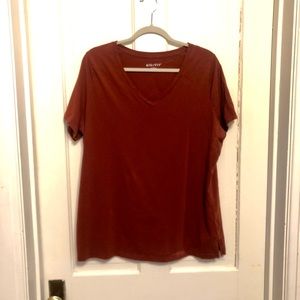 Rust colored v-neck tee